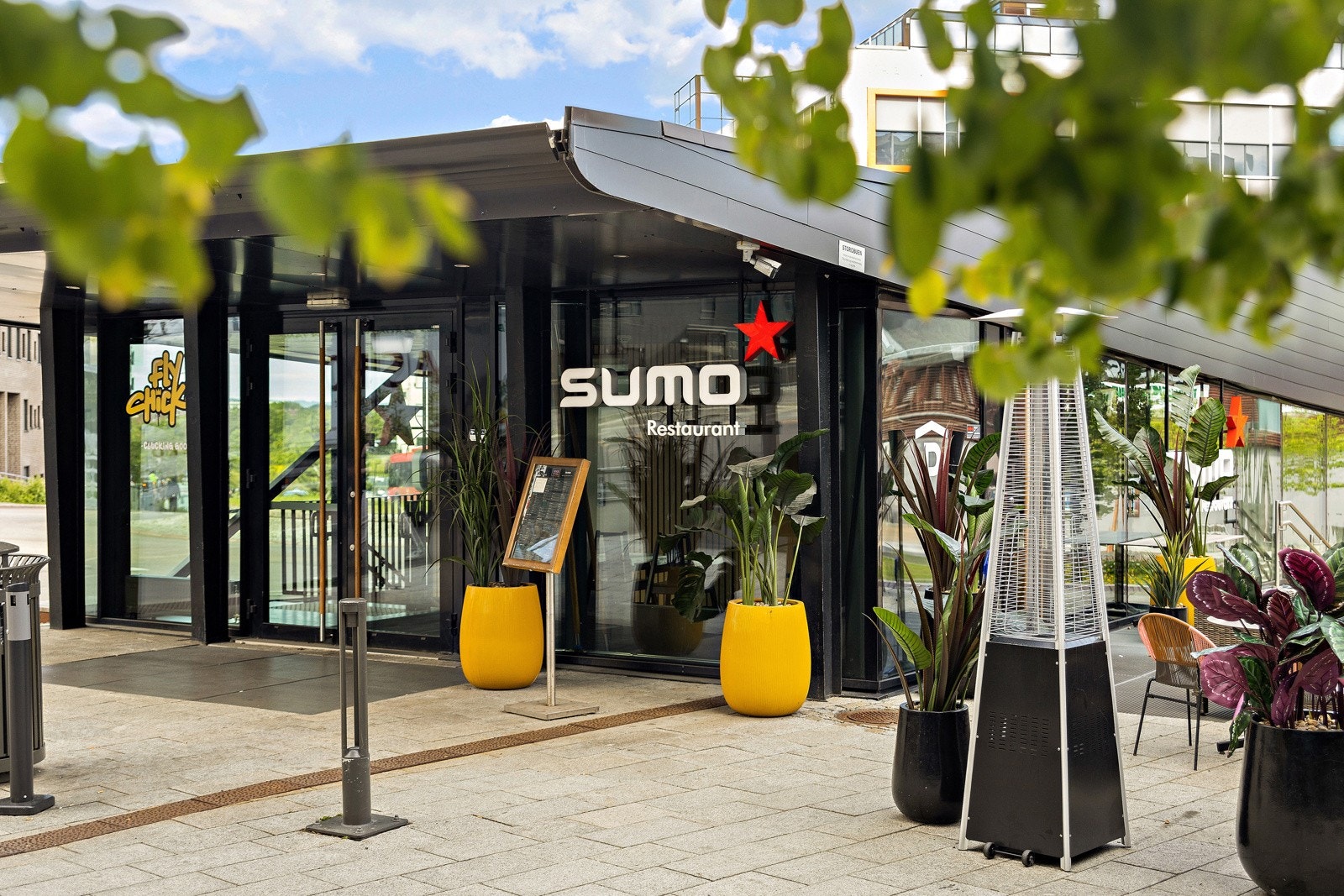 Variert utvalg av hyggelige kafeer, restauranter og dagligvarebutikker innen få minutters gange. Galleribilde
