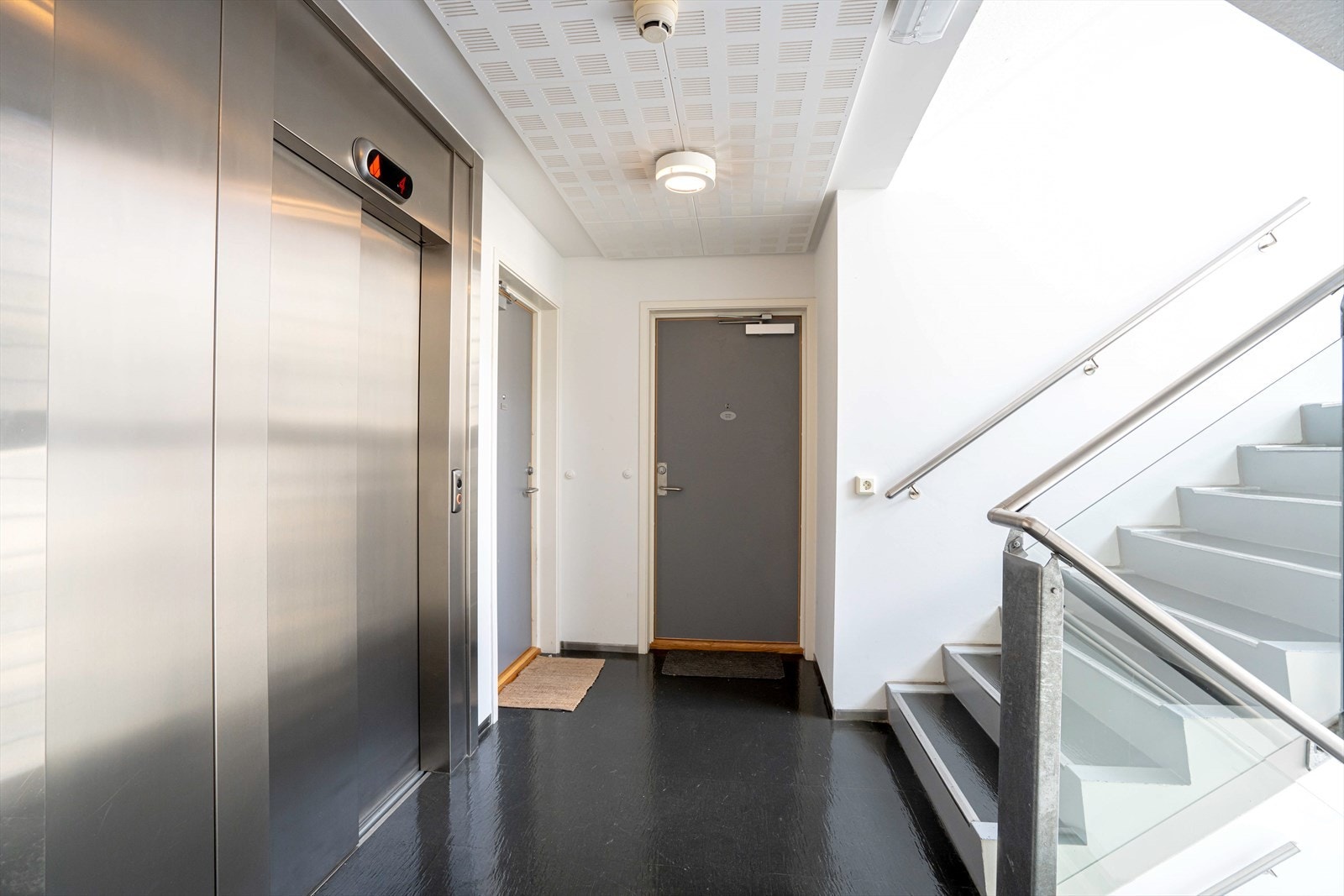 Inngangsparti. Galleribilde