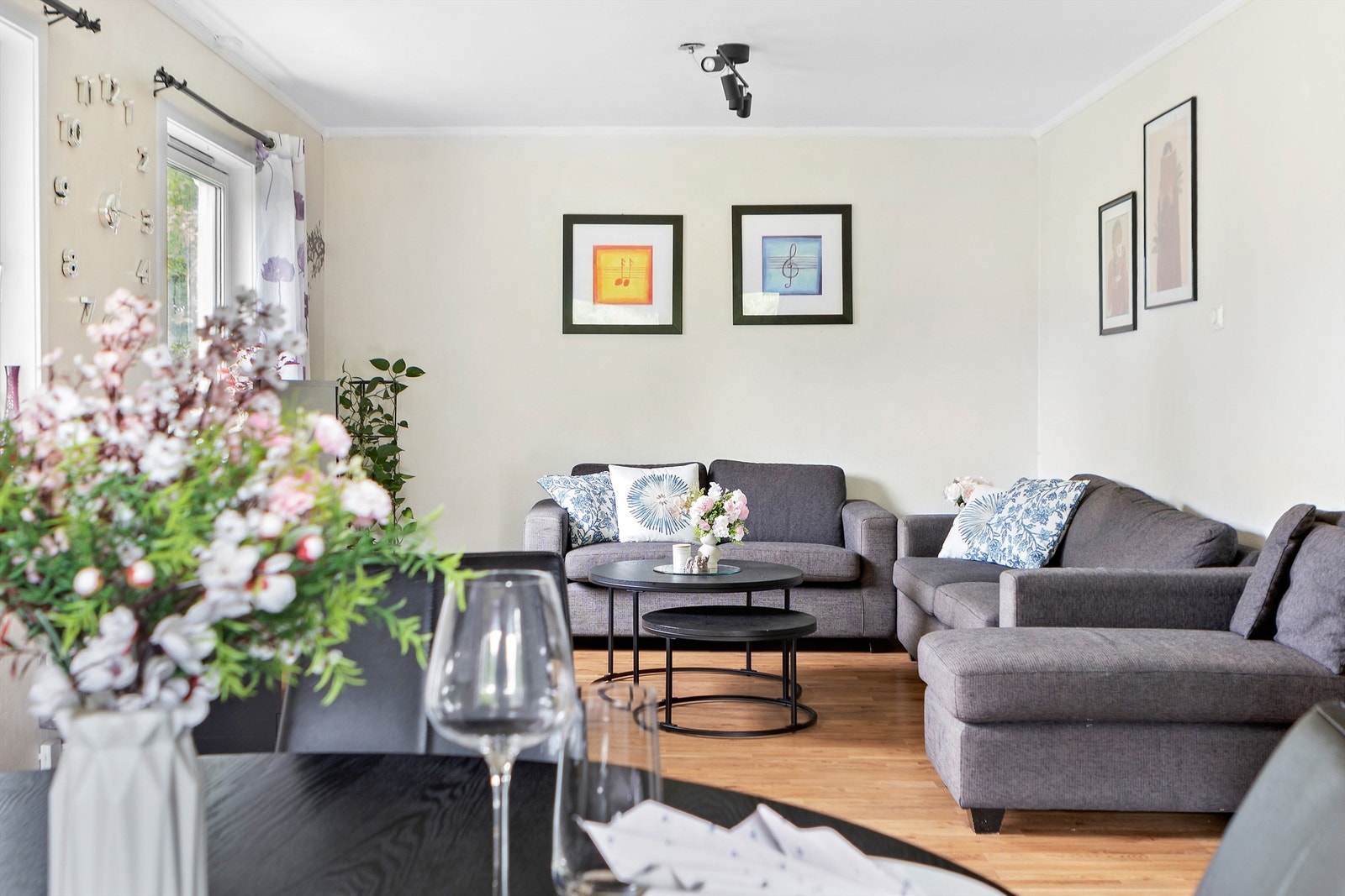 Rom for sittegrupper og spisebord Galleribilde