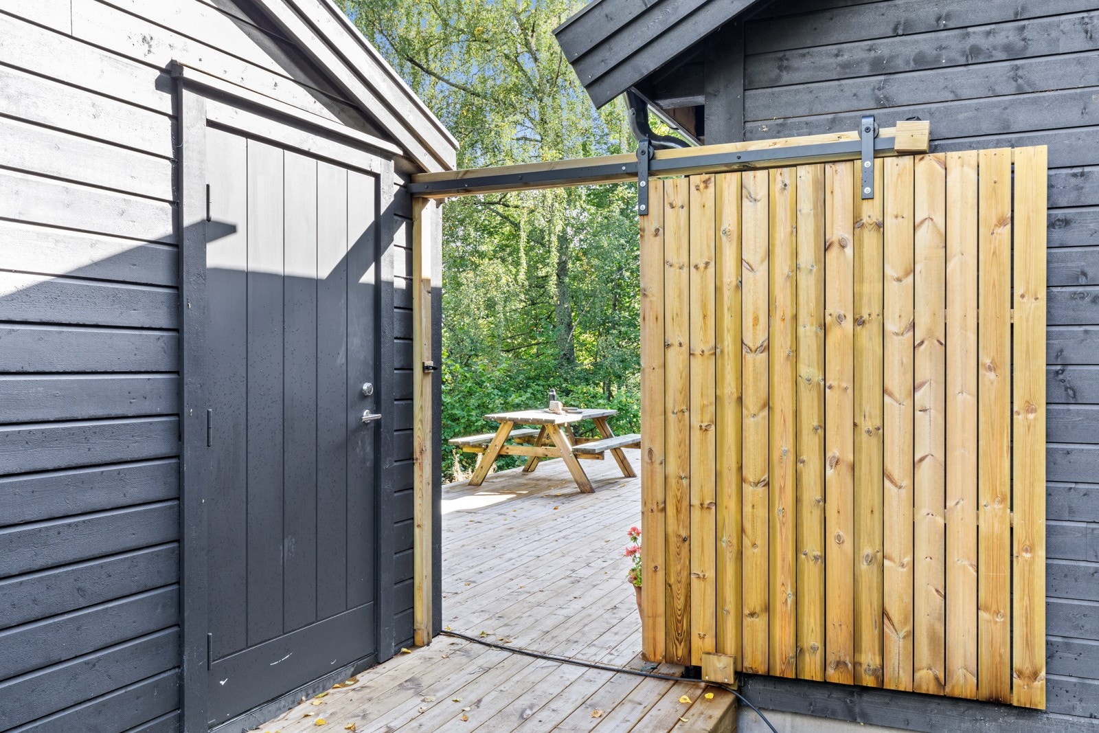 Inngang til utvendig bod på ca 9 kvm. Galleribilde