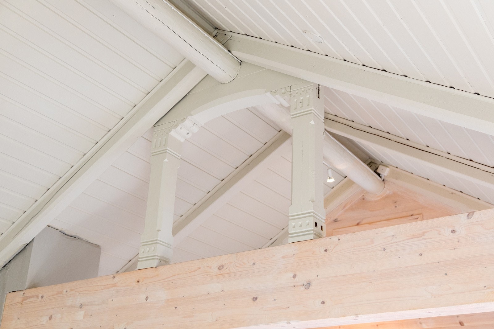 Det er tatt vare på flere pene detaljer fra den ogiginale hytten. Galleribilde