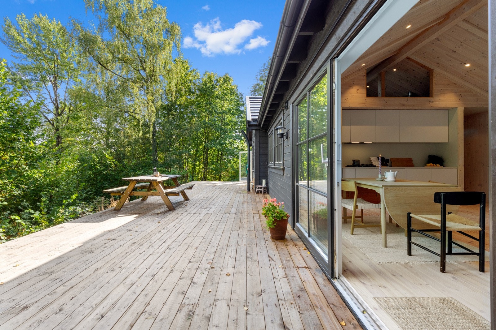 Hytten er nylig oppgradert med et påbygg og har generell pen standard. Galleribilde