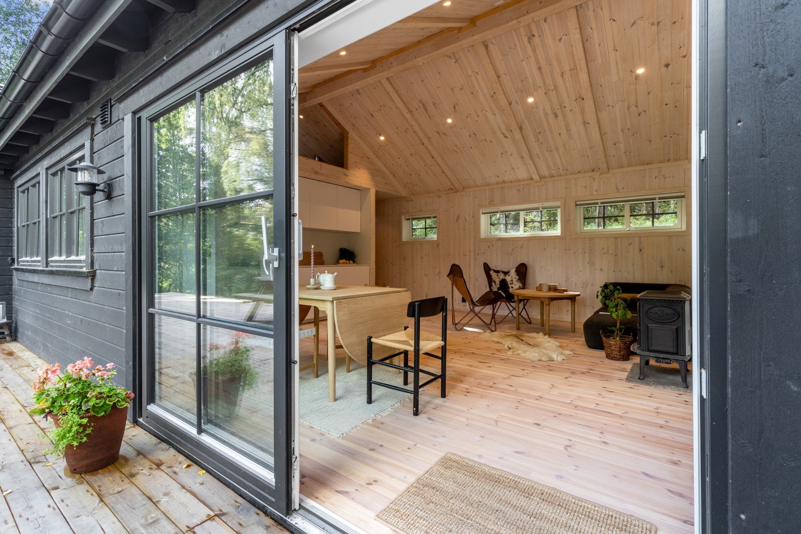 Utgang til terrassen fra stuen. Galleribilde