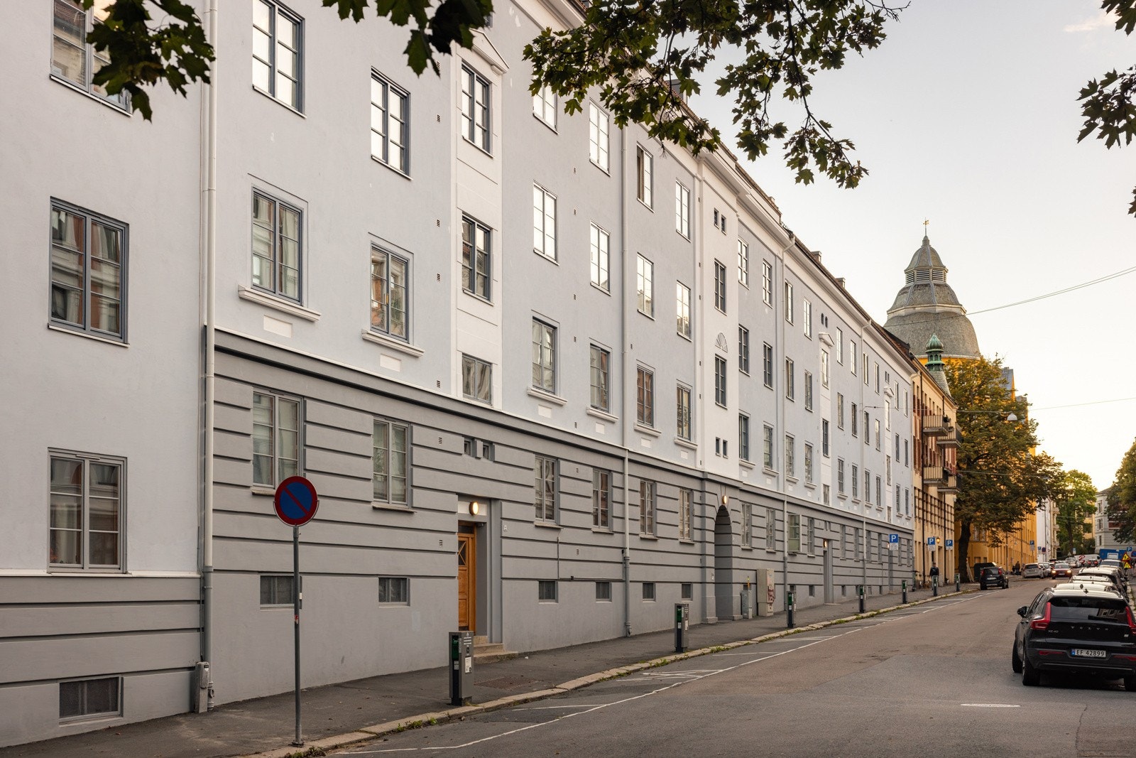 Sameiet består av 89 boligseksjoner i henhold til oppdelingsbegjæring tinglyst den 23.mai.1986 Galleribilde