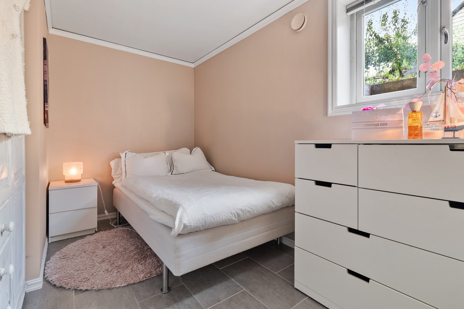 Innredet soverom i kjelleren (ikke godkjent som varig oppholdsrom). Galleribilde