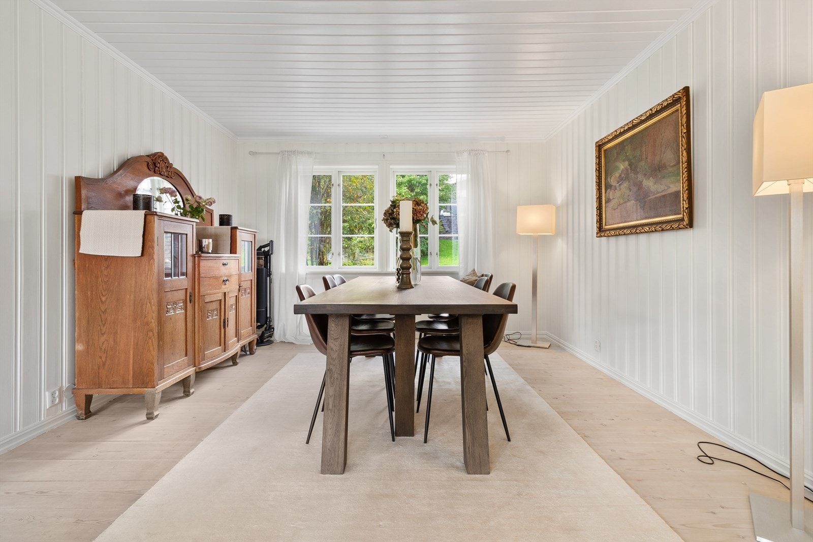 Her er det plass til hyggelige middagsselskap med venner og familie. Galleribilde