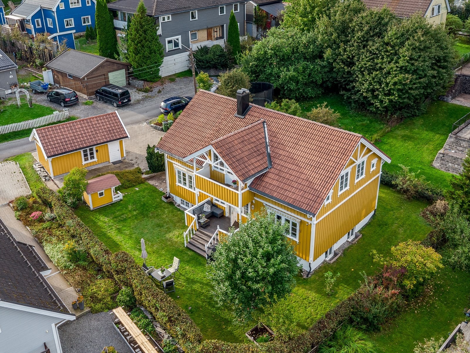 Eiendommen med stor, solrik tomt og hage. Galleribilde