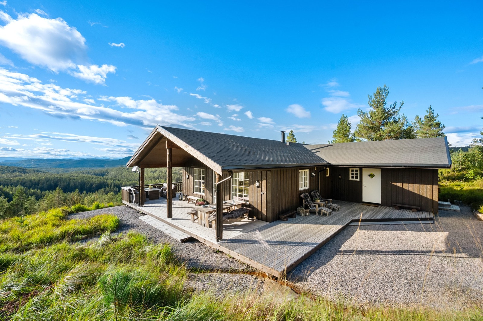 En lekker hytte fra 2020 med panorama utsikt, høy standard og stor tomt Galleribilde