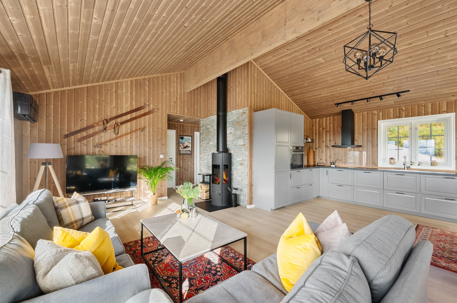 I stuen er det god plass til flere soner. Galleribilde