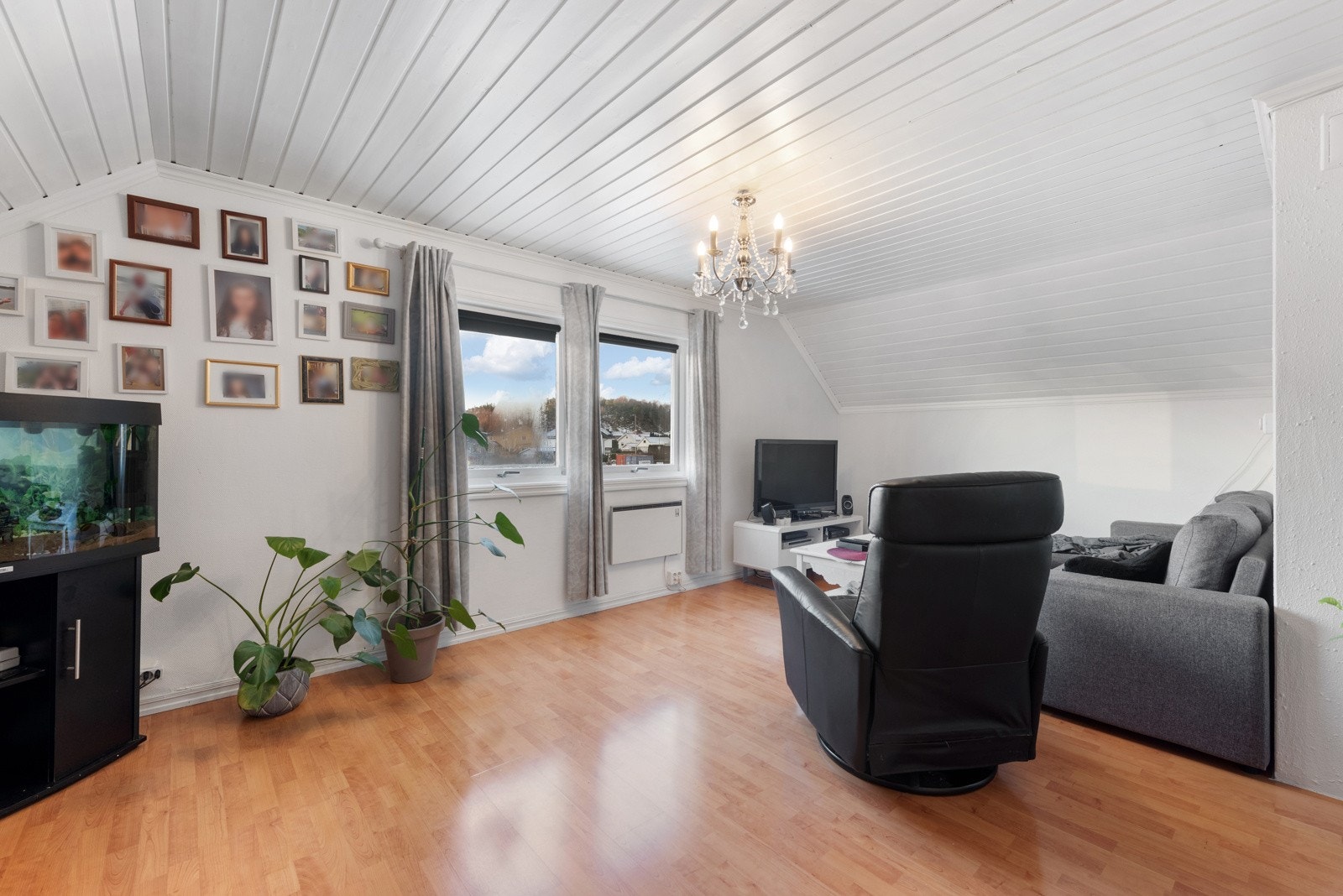 Leiligheten deler inngangsparti med 1.etasje nord Galleribilde