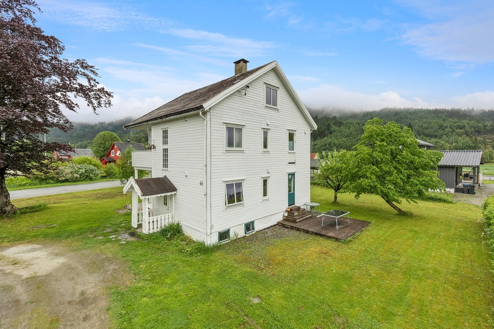 Eiendomsmeglerfullmektig Knut Sande har gleden av å presentere Andersengja 44. Galleribilde