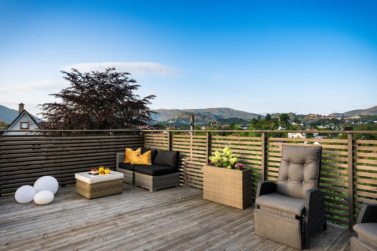 Med gangavstand til barnehager, skoler og buss og bybane, er området svært attraktivt for barnefamilier. Galleribilde