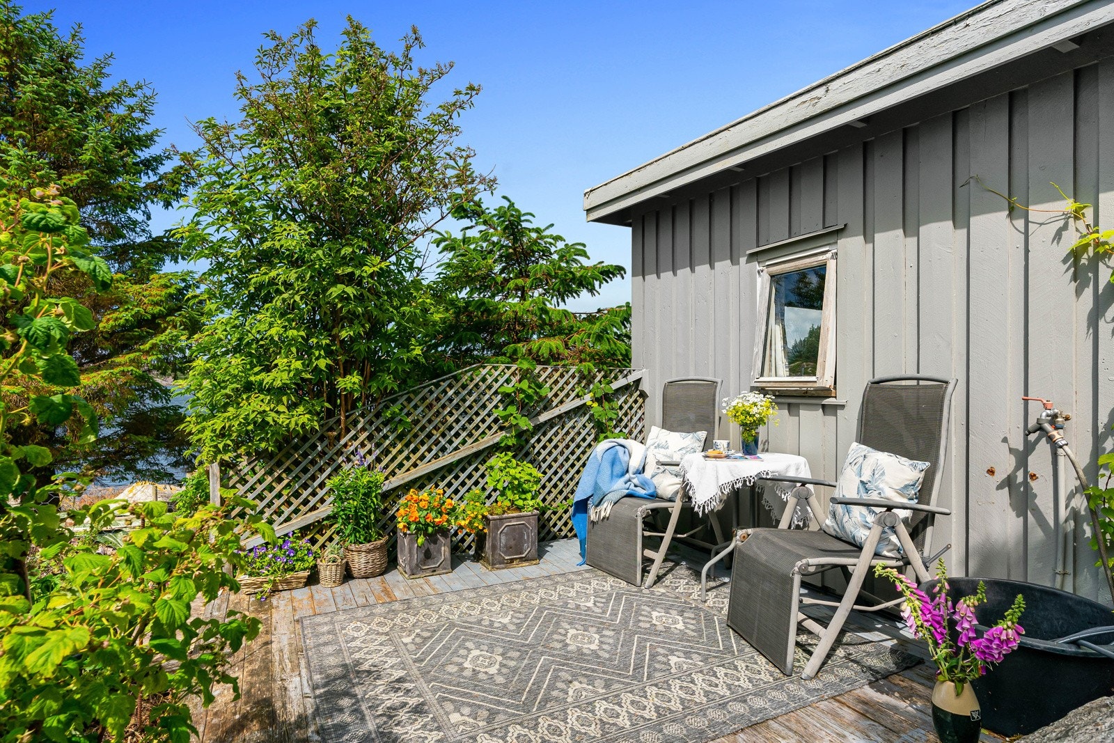 Med flere uteområder kan man møblere i ulike soner uten at det virkes rotete. Galleribilde