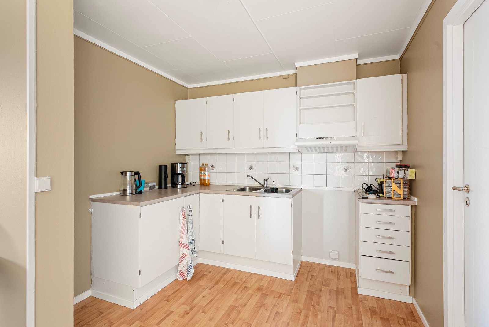 Leiligheten inneholder i dag 2 soverom, stue, kjøkken, bad og vaskerom Galleribilde