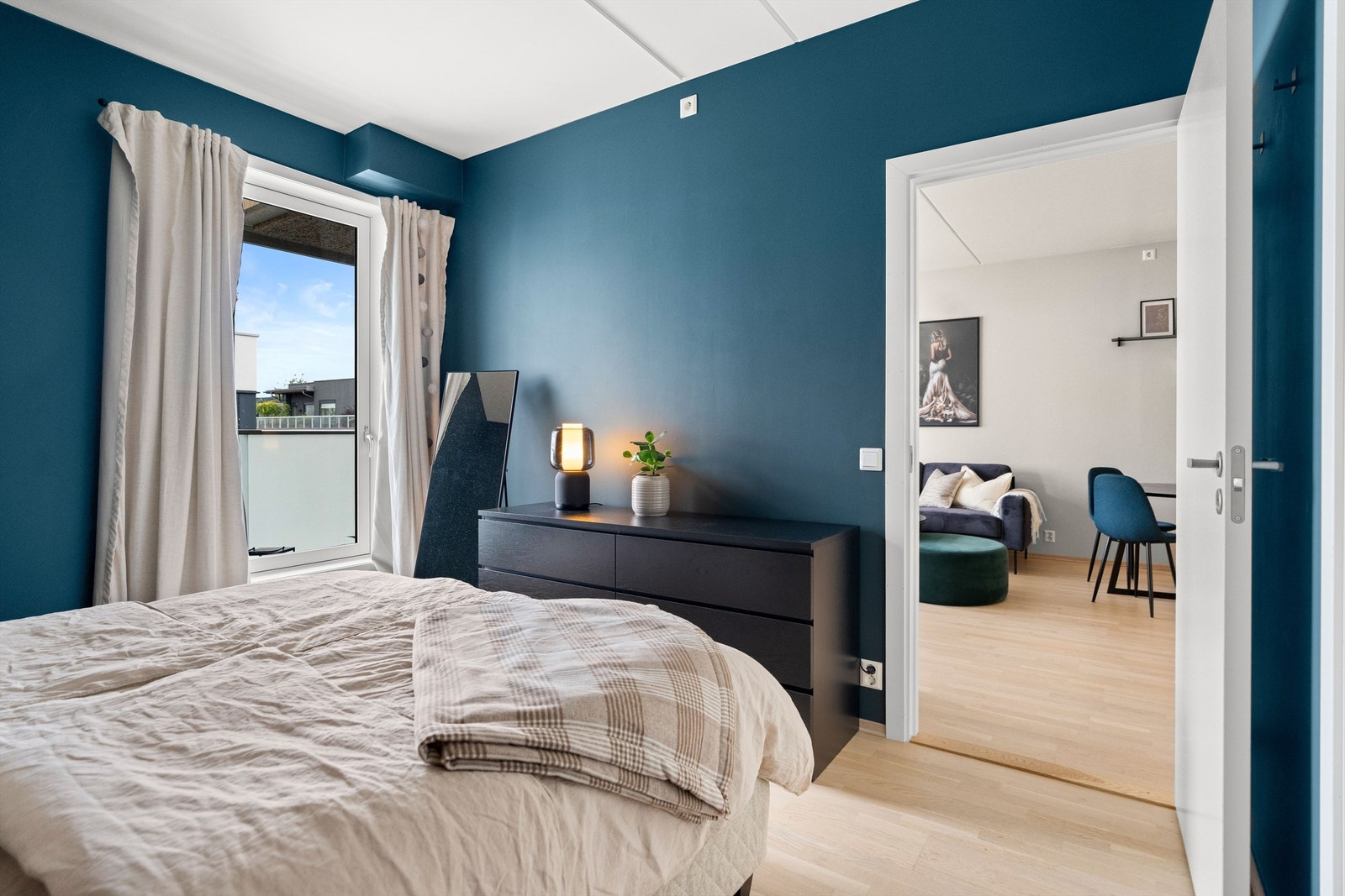 Soverommet har også parkett på gulv Galleribilde