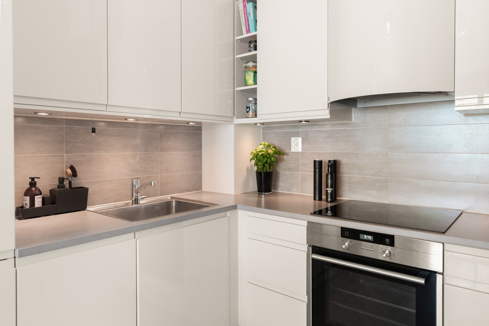 Kjøkkenet har ventilasjon fra "
Røroshetta" Galleribilde