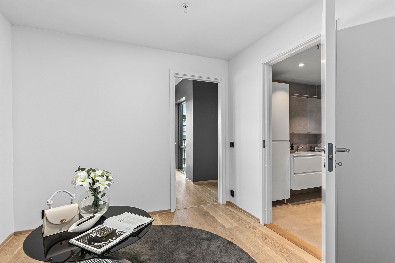 Innvendige boden i tilknytting til soverommet er på 7,5m² og byr på gode muligheter for innredning som et walk-in-closet. Galleribilde