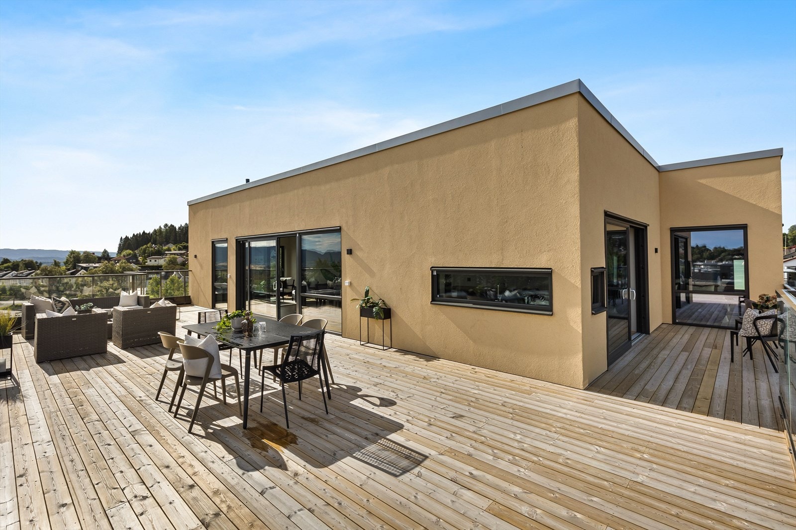 På hjørnet av bygget får du en nydelig, privat takterrasse på hele 76m². Galleribilde