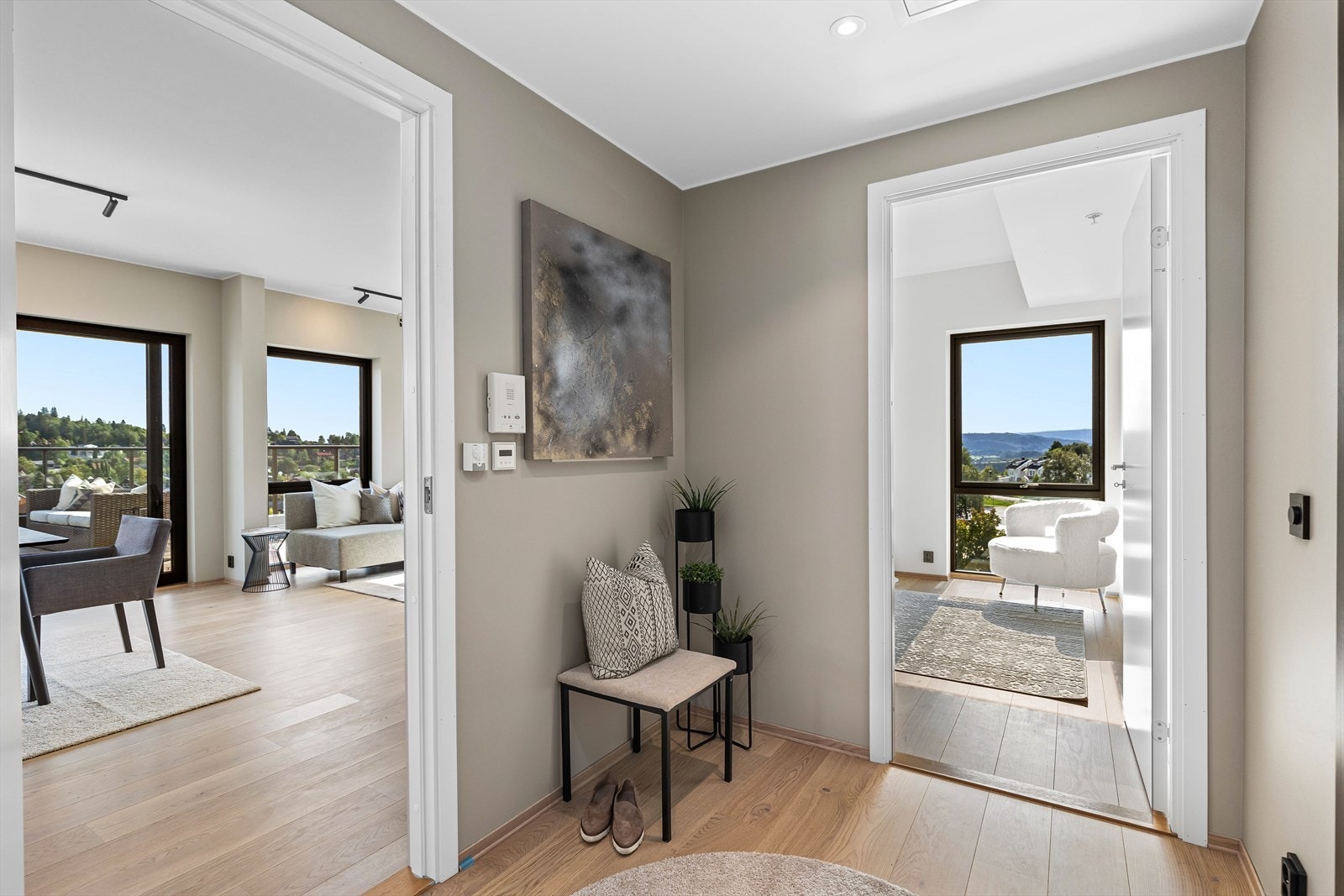 Dette er den eneste leiligheten på denne enden av bygget og gir dermed ekstra følelse av å bo privat. Galleribilde