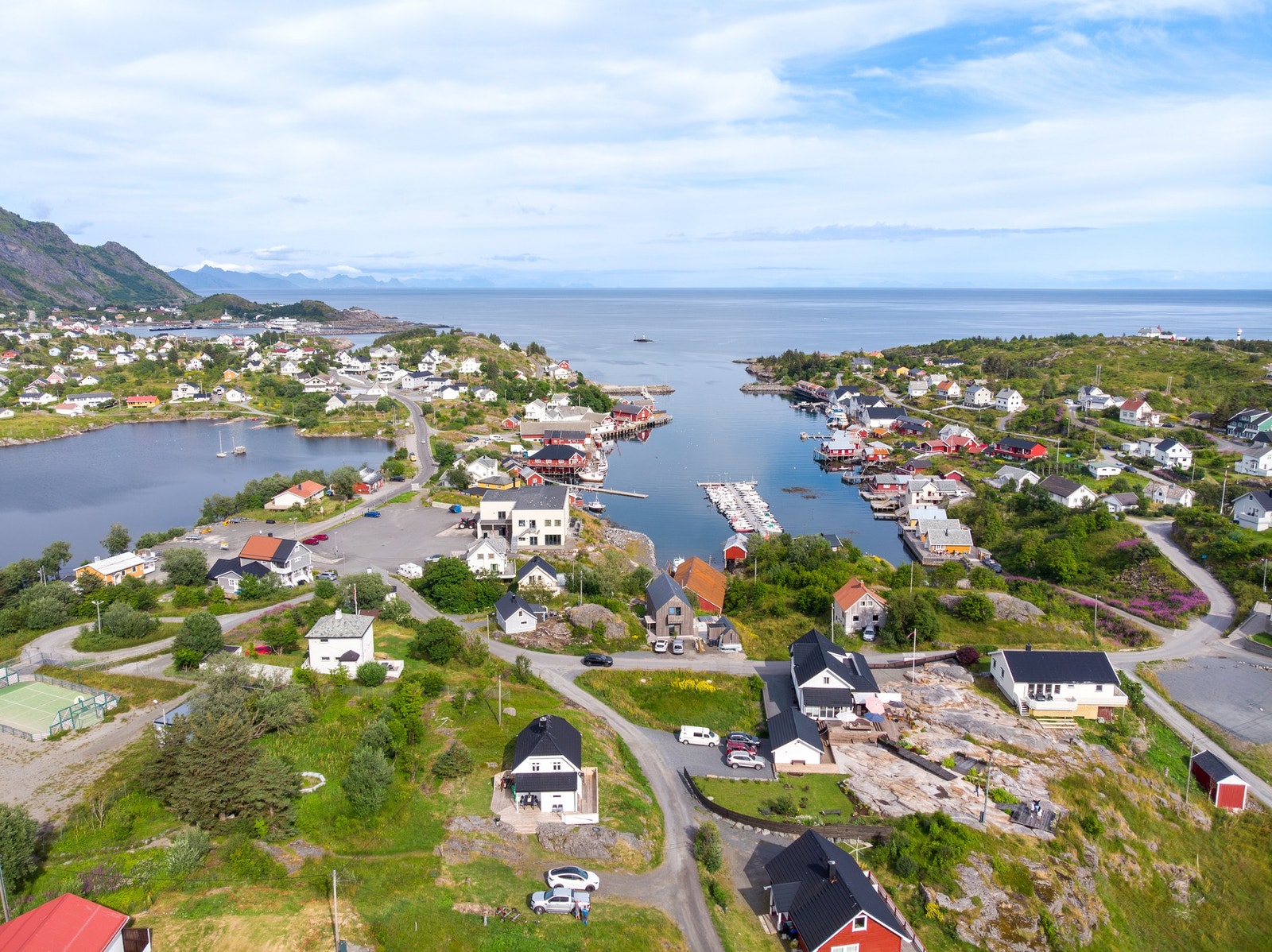 I styrmannsveien 1 bor man i rolige og barnevennlige omgivelser, med korte avstander til både skole, barnehage, SFO og dagligvarebutikker. Galleribilde