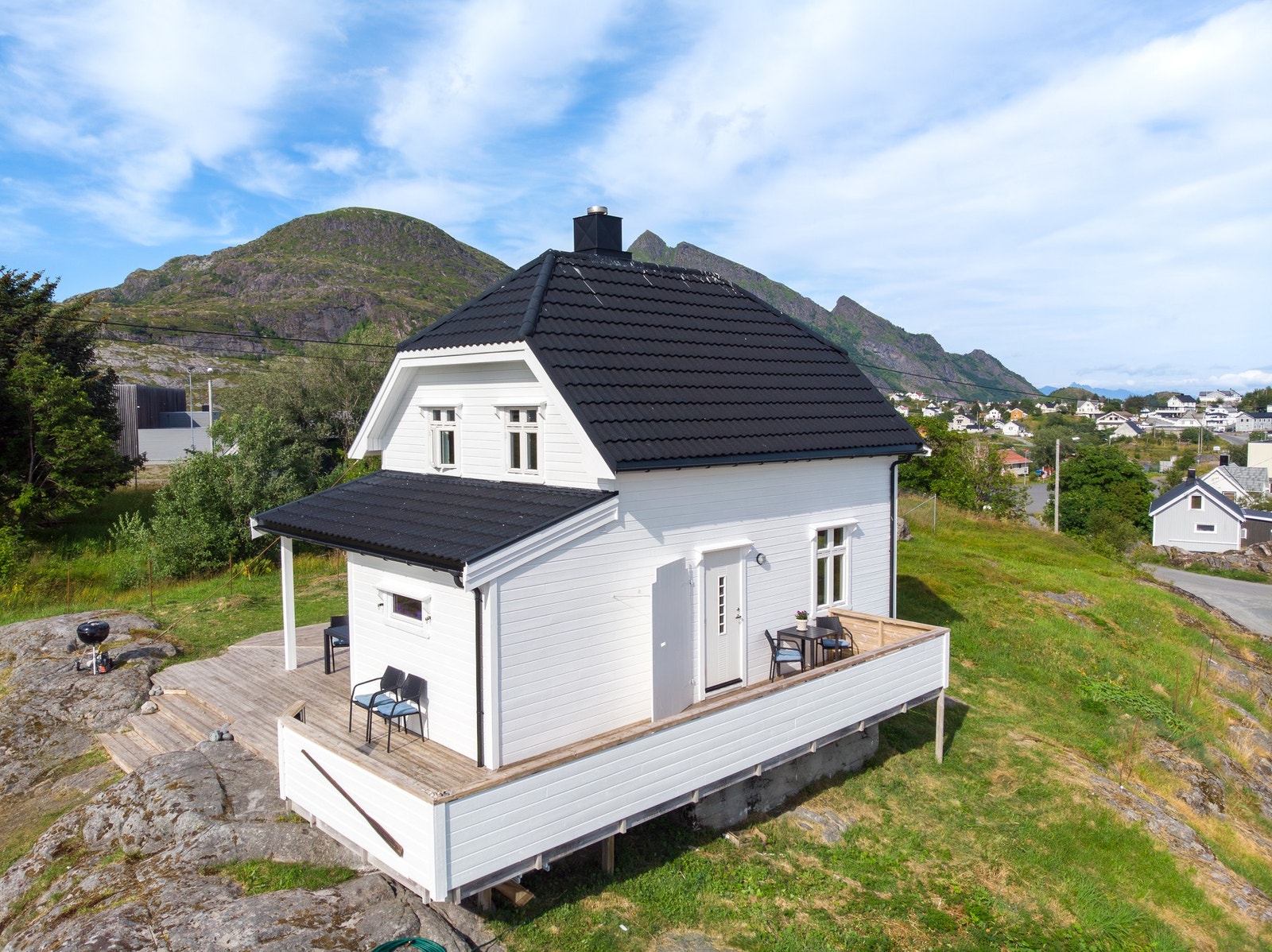 Boligen er opprinnelig oppført i Beiarn, men ble så flyttet til Sørvågen. Galleribilde