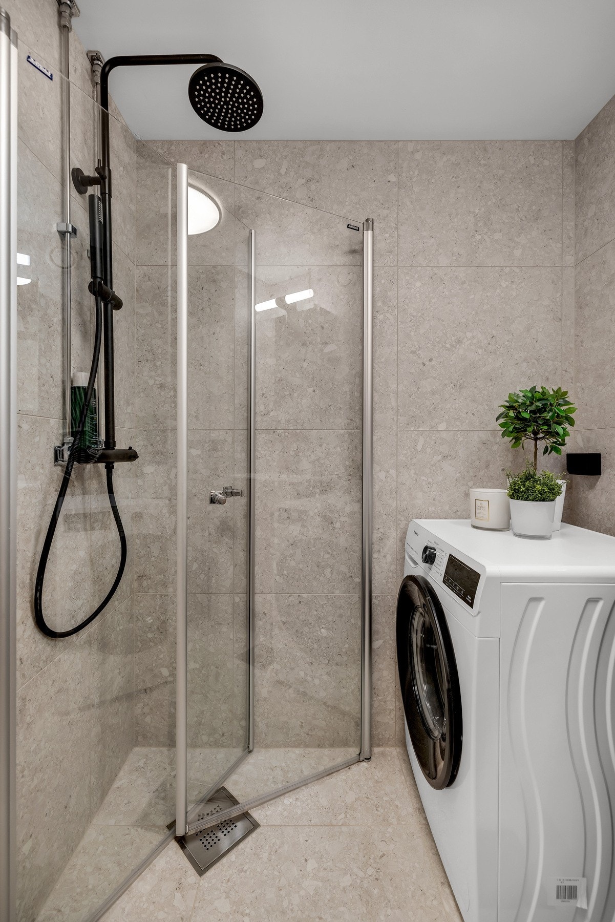 Praktiske svingbare dusjvegger Galleribilde