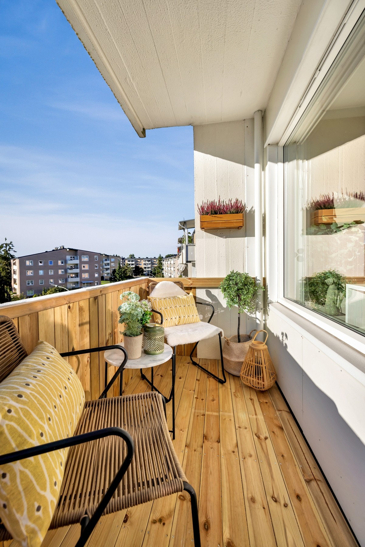Solrik vestvendt balkong Galleribilde