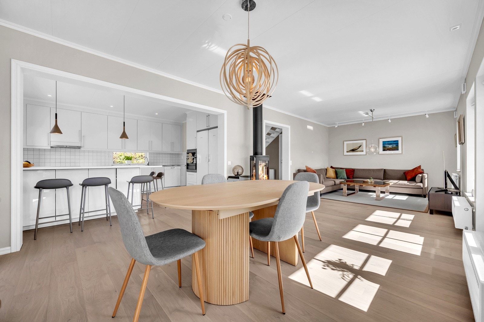 Fra stue mot TV-stue/Sofakrok Galleribilde