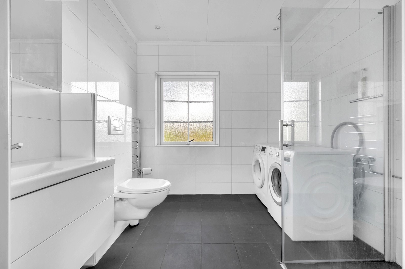 Baderom hybel, m. opplegg for vaskemaskin Galleribilde