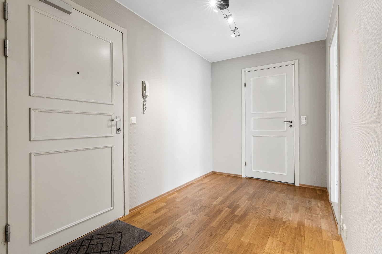 Adkomst til bad fra entré Galleribilde