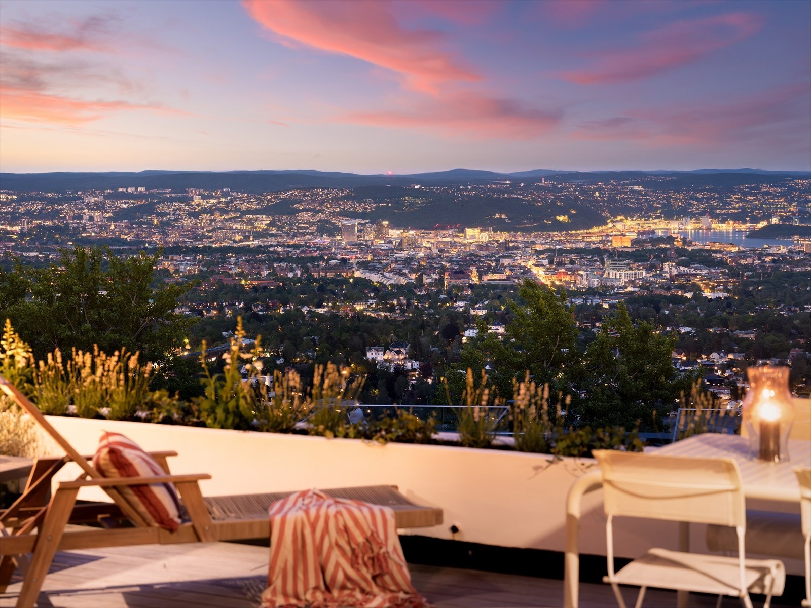 Diamantbelte av en utsikt de heldige får nyte hver kveld. Galleribilde