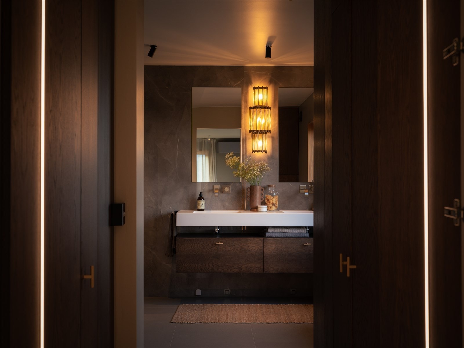 Masterbadet gir følelsen av hotell og velværeavdeling. Galleribilde