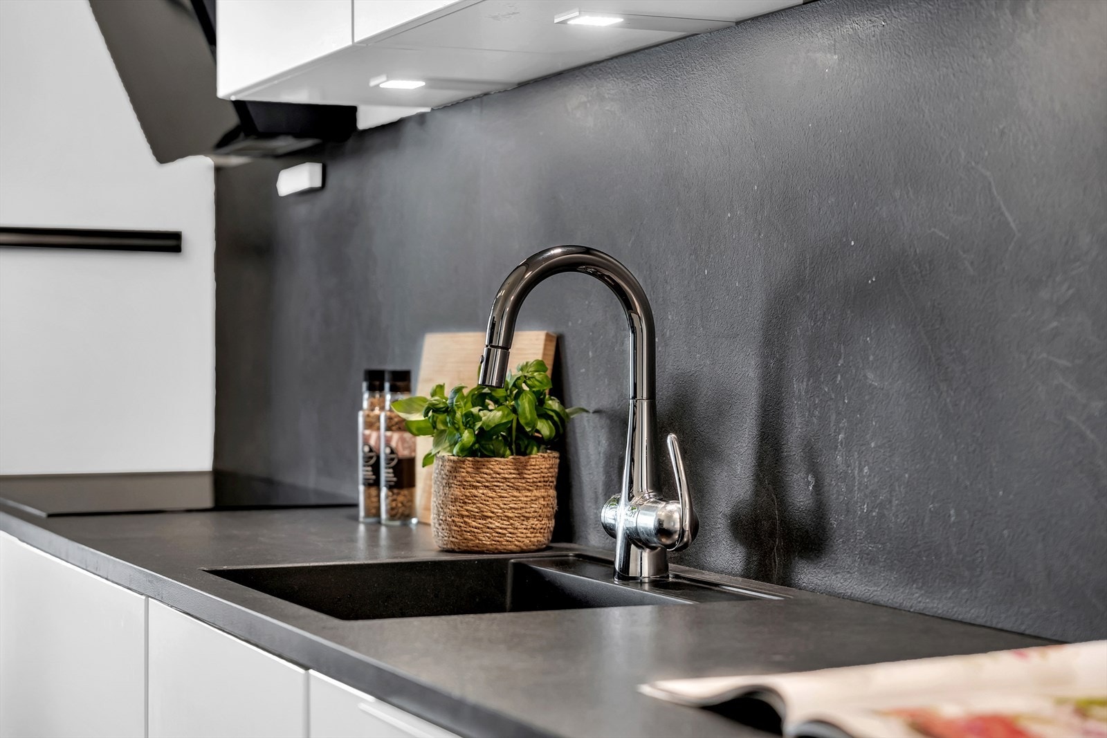 Stilren underlimt vask gir et luksuriøst og sømløst uttrykk Galleribilde