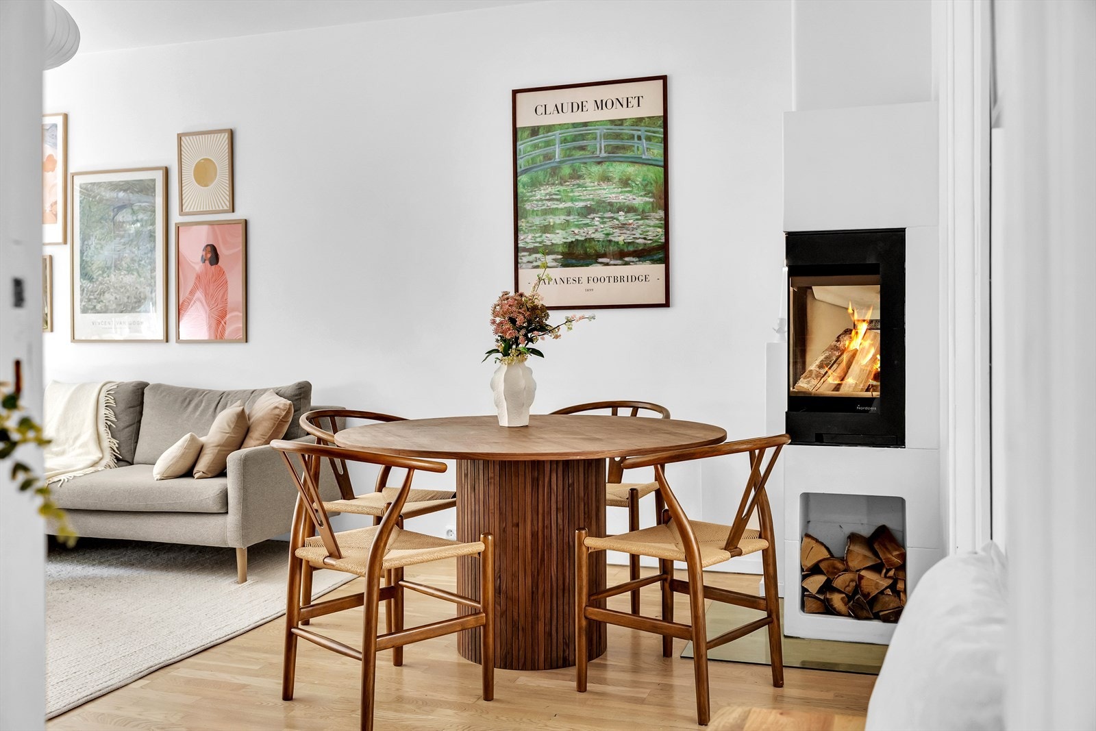 Lekkert spiseområde som er perfekt for hyggelige måltider og lange kvelder Galleribilde