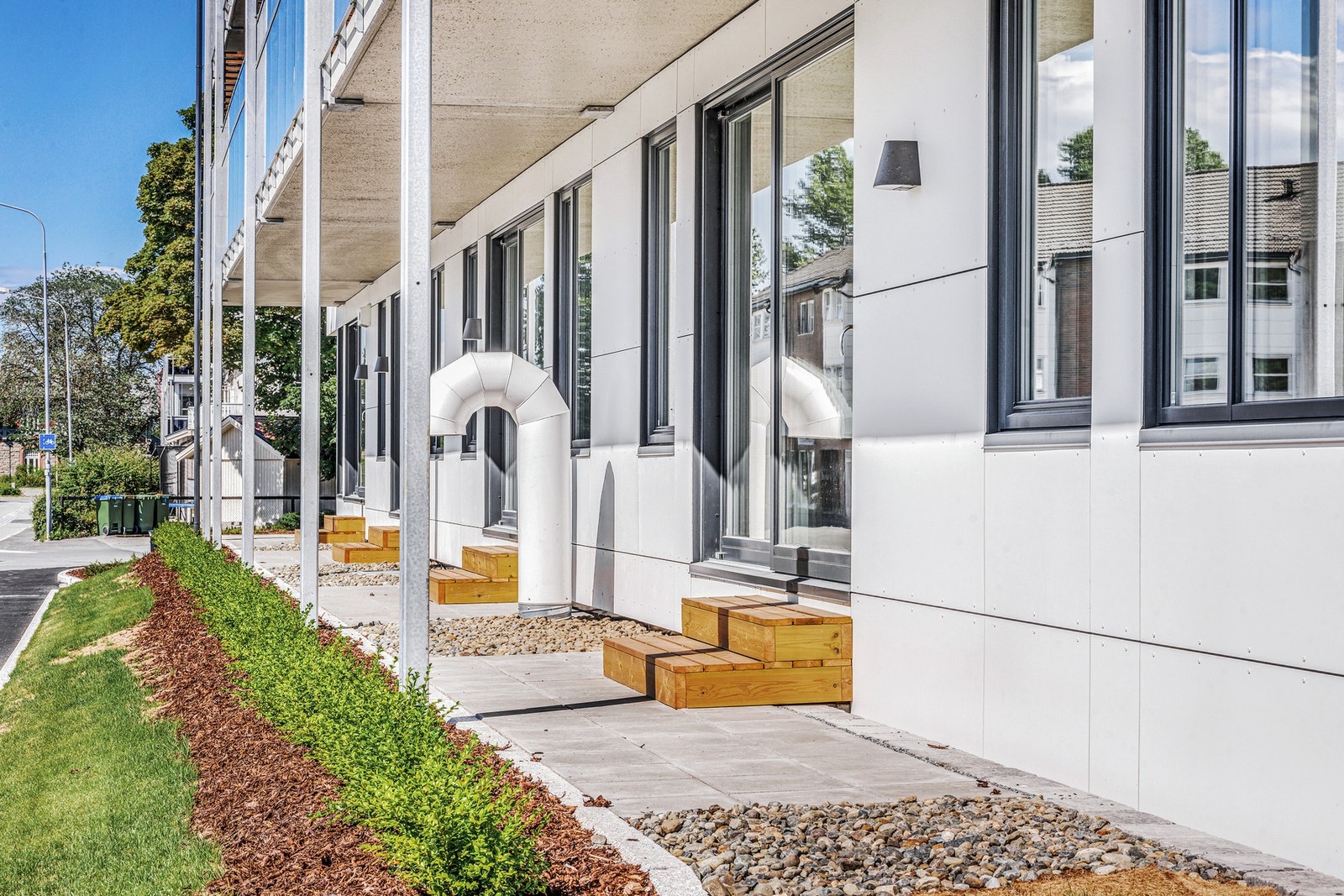 Leiligheten befinner seg i 1. etasje og ligger sør-/vestvendt som gir deg gode solforhold. Galleribilde