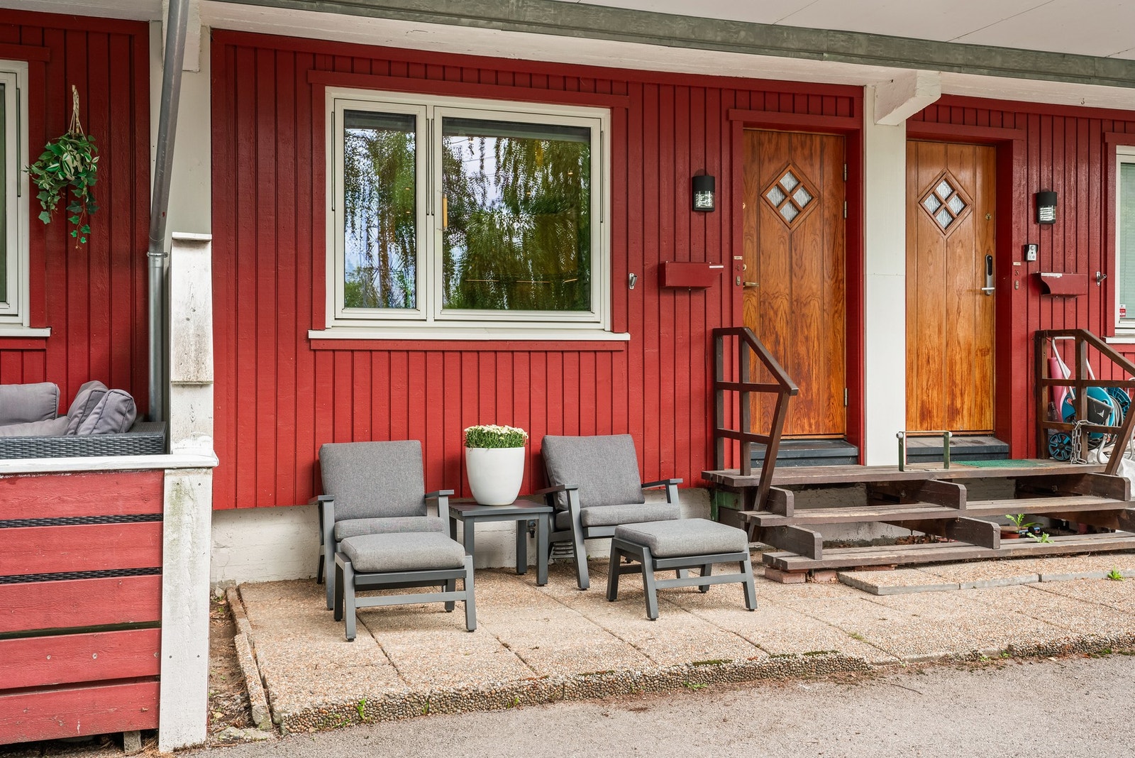Her får du en lys og flott 2-roms med markterrasse i rolig område. Galleribilde