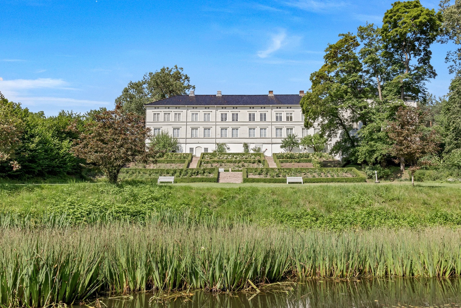 Like ved finner du historiske Linderud gård med flotte parkområder og kulturopplevelser. En grønn oase rett i nærheten av leiligheten. Galleribilde