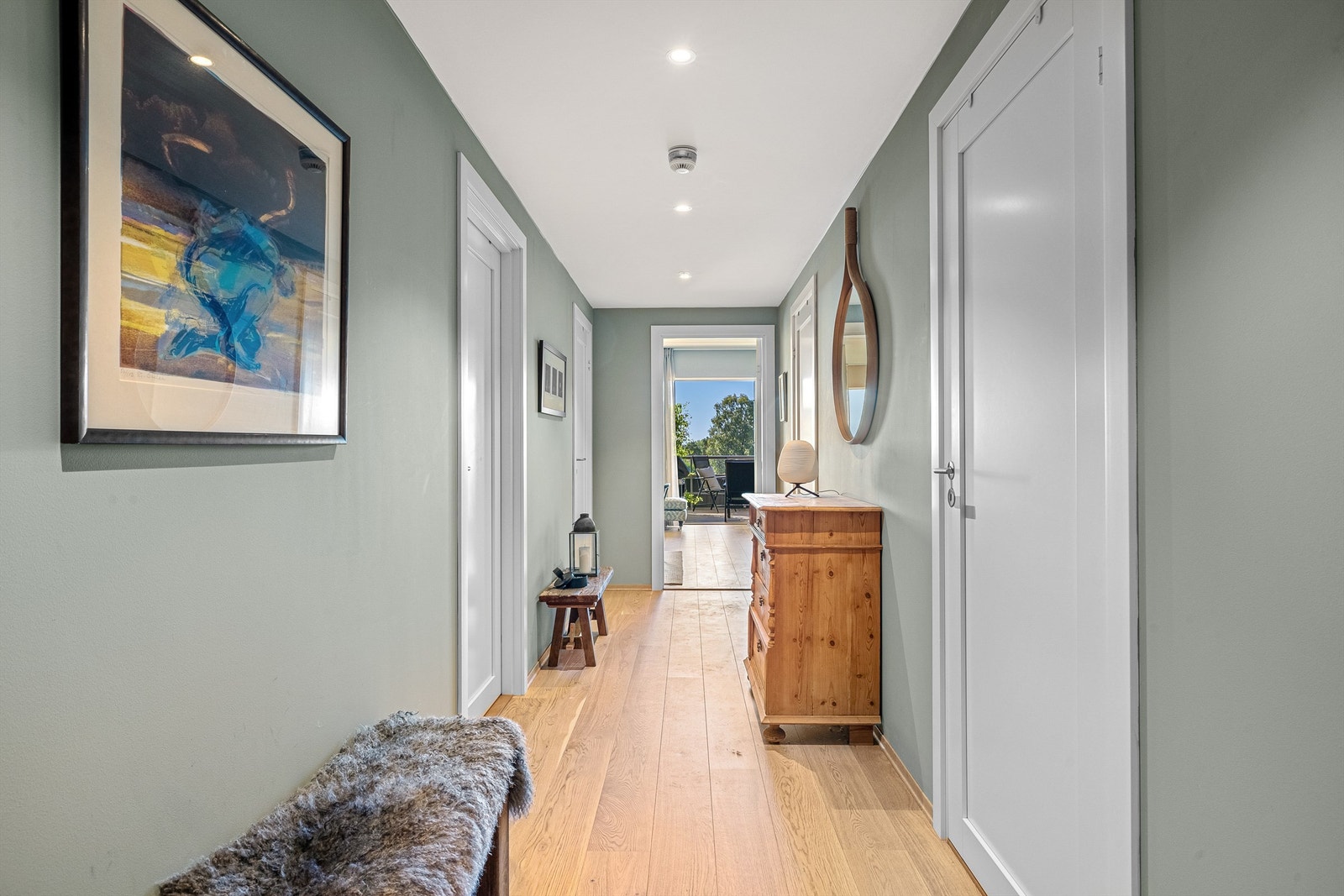 Entre/hall med adkomst til alle rom Galleribilde