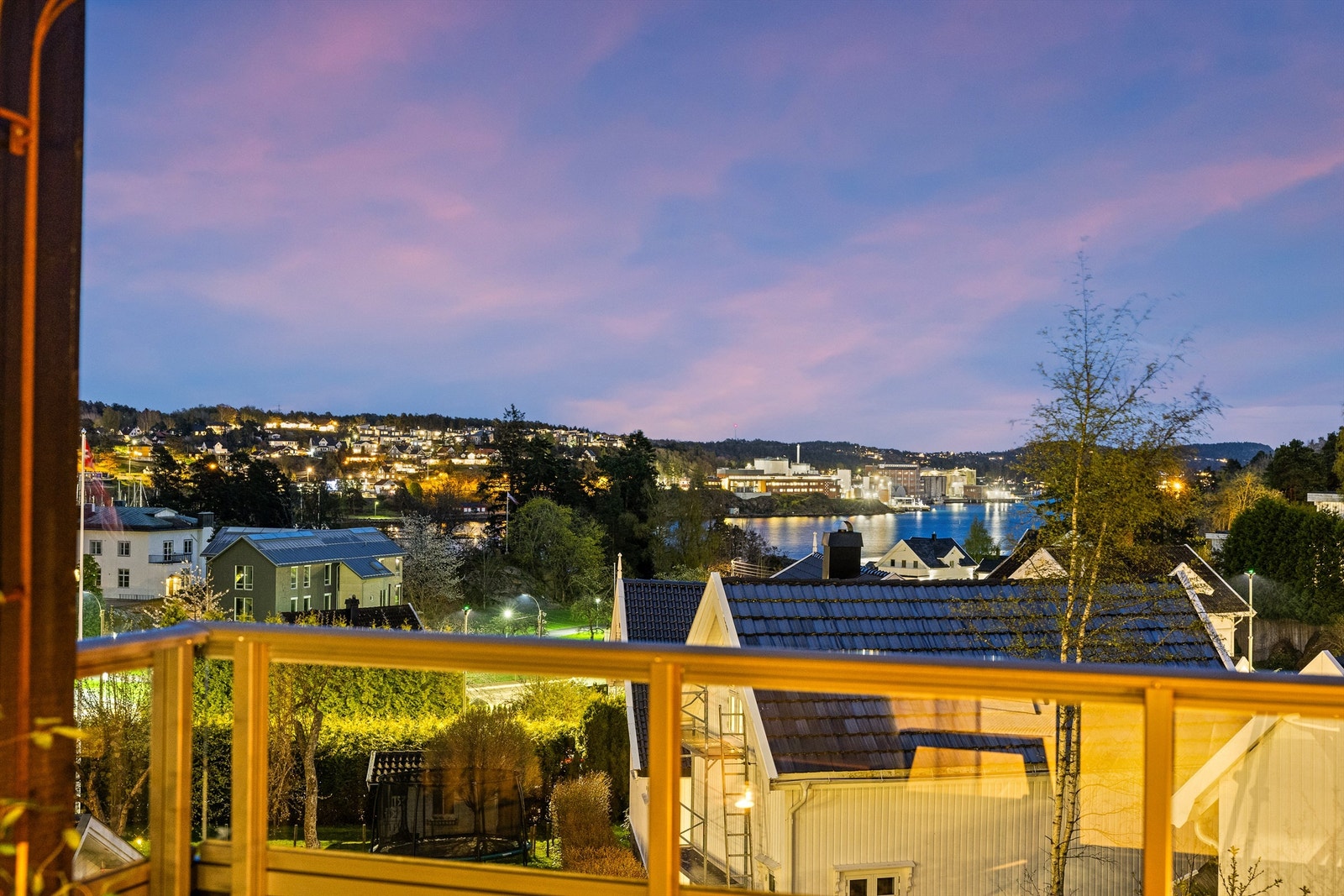 Her kan du sitte lunt og godt og nyte utsikten Galleribilde