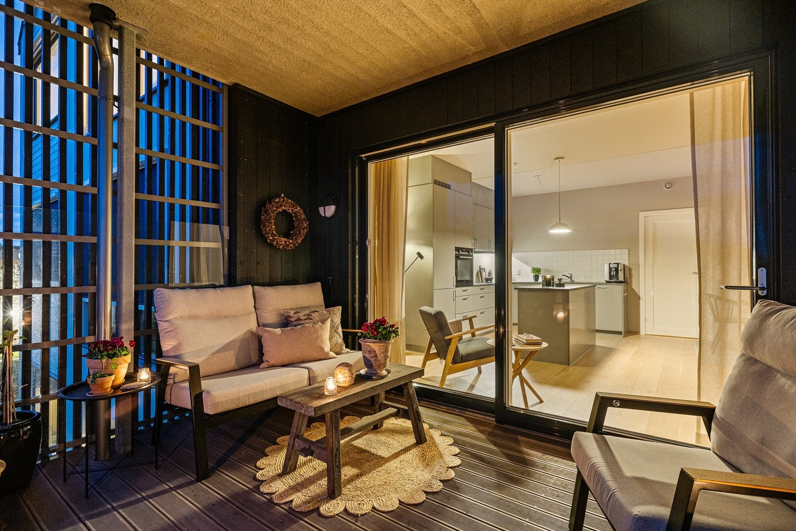 Stor plass til flere sittegrupper Galleribilde