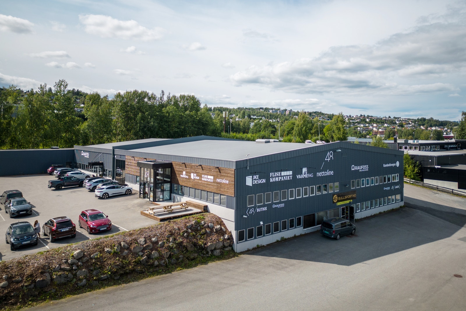 Kontor/ showroom/ lager ledig i plan 1 med god synlighet. Galleribilde