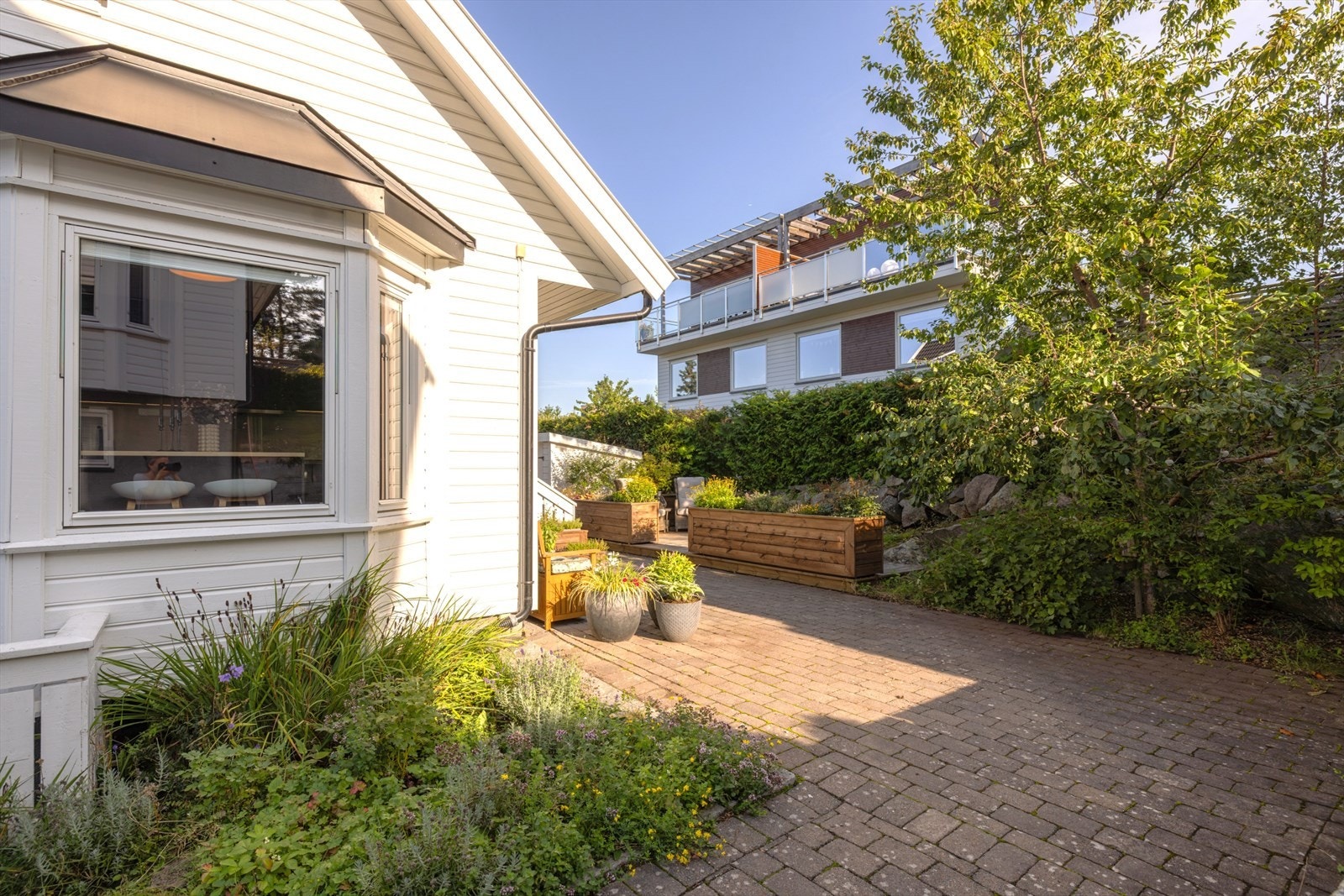 Brosteinsbelagt oppgang med varmekabler Galleribilde