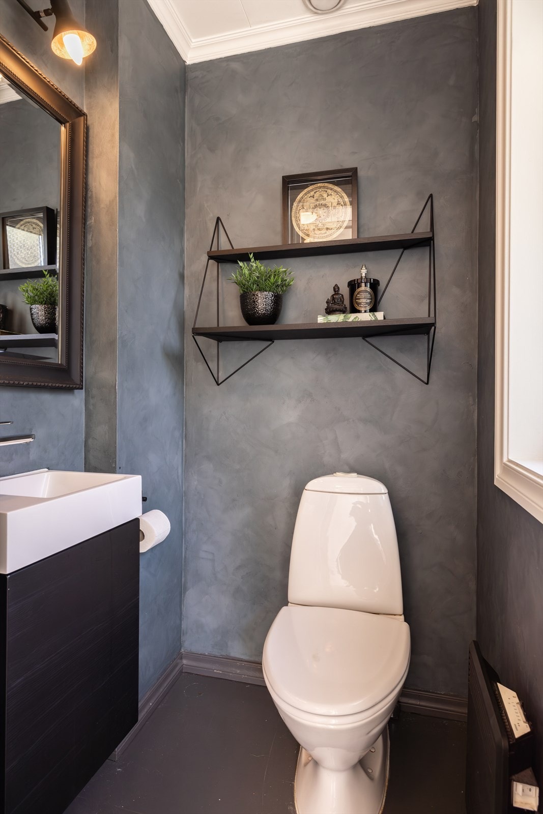 Separat wc ved entre Galleribilde