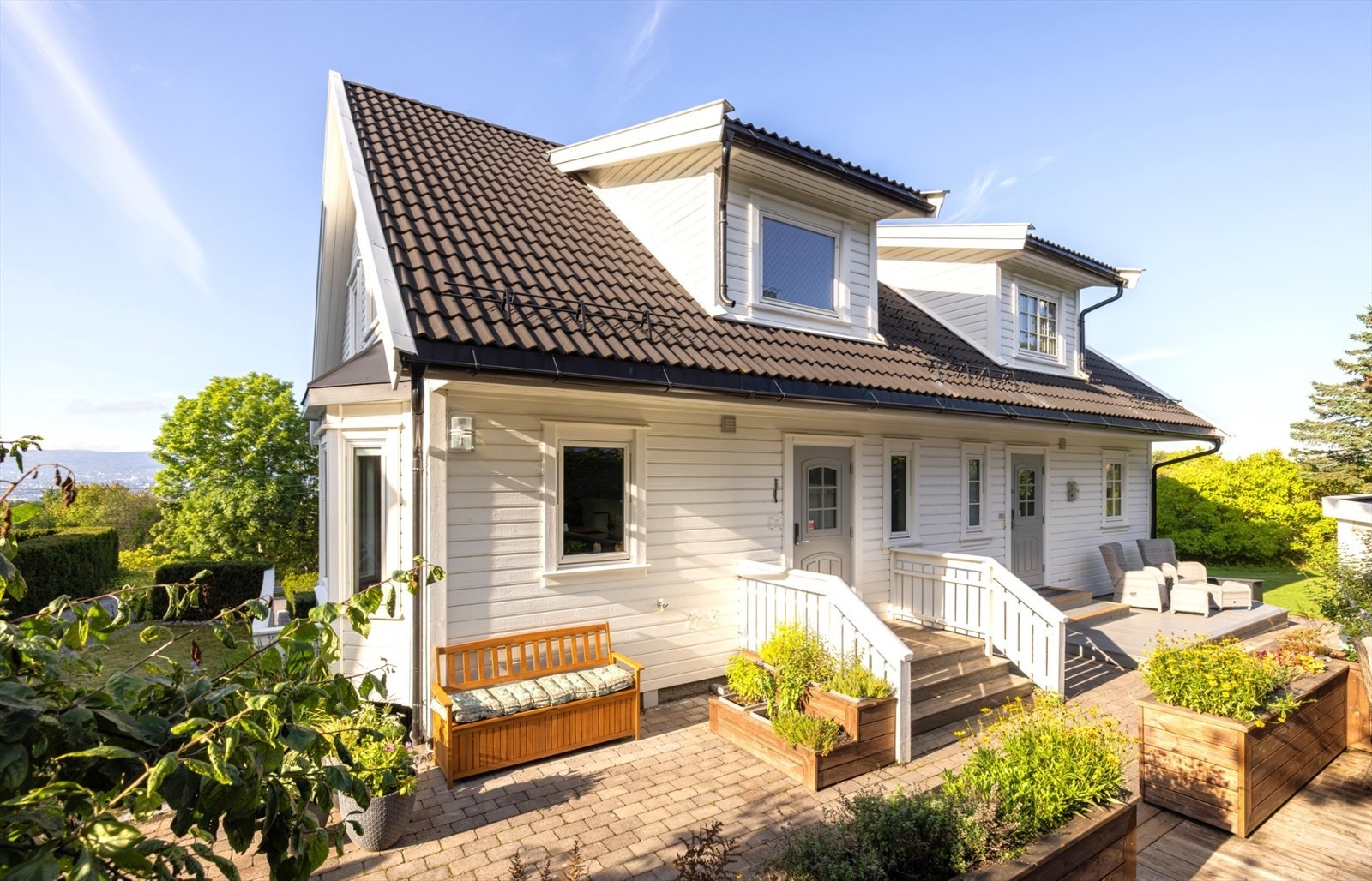 Velkommen til Vardeveien 2B! En flott familiebolig i klassisk stil! Galleribilde