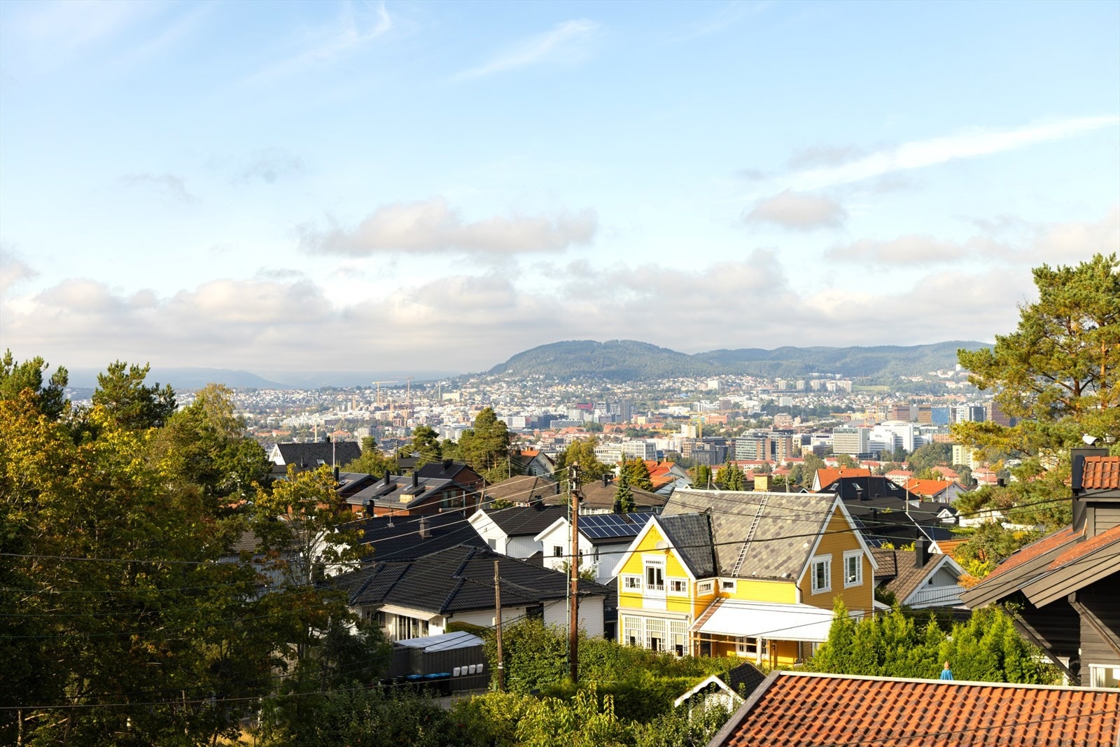 Utsyn fra balkongen mot sentrum - sen ettermiddag og kveldssol Galleribilde