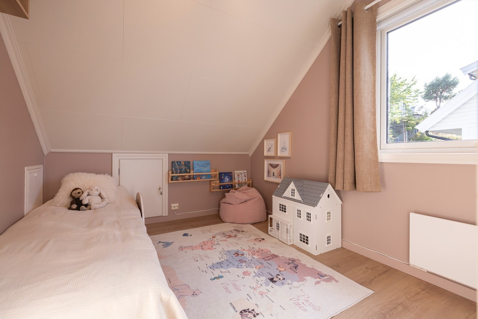 Soverom 2 - benyttes i dag som barnerom Galleribilde