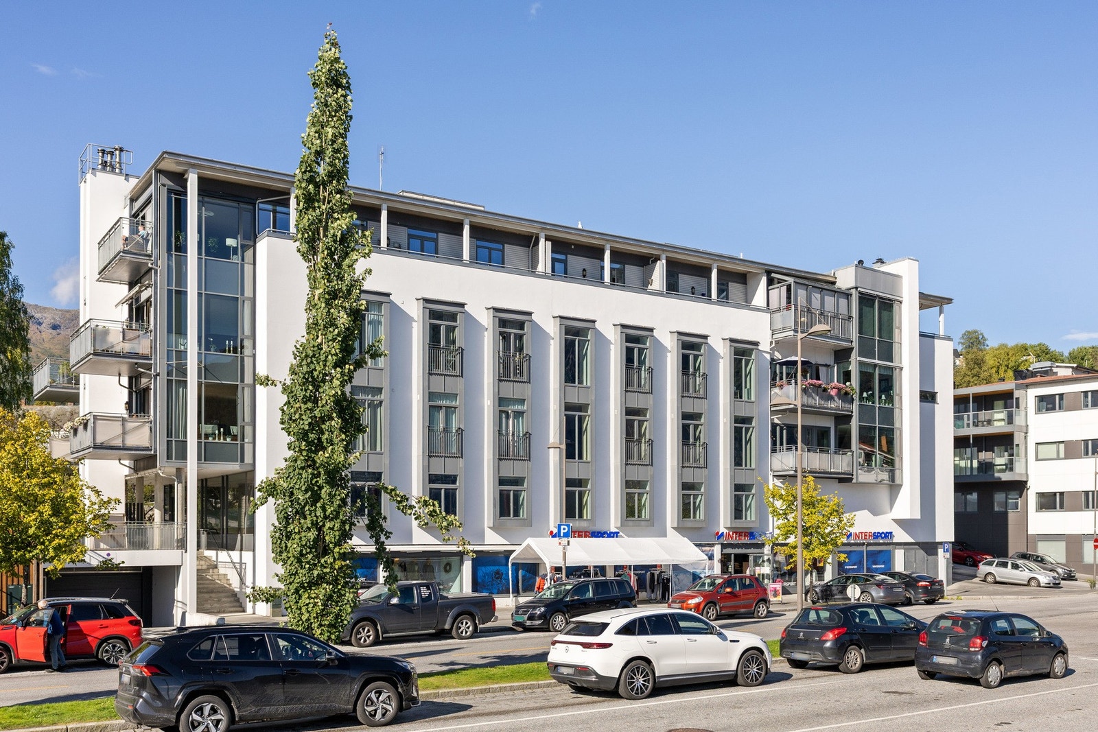 Velkommen til Kyrkjegata 9 - en oppusset og strøken leilighet i hjertet av Stranda sentrum! Galleribilde