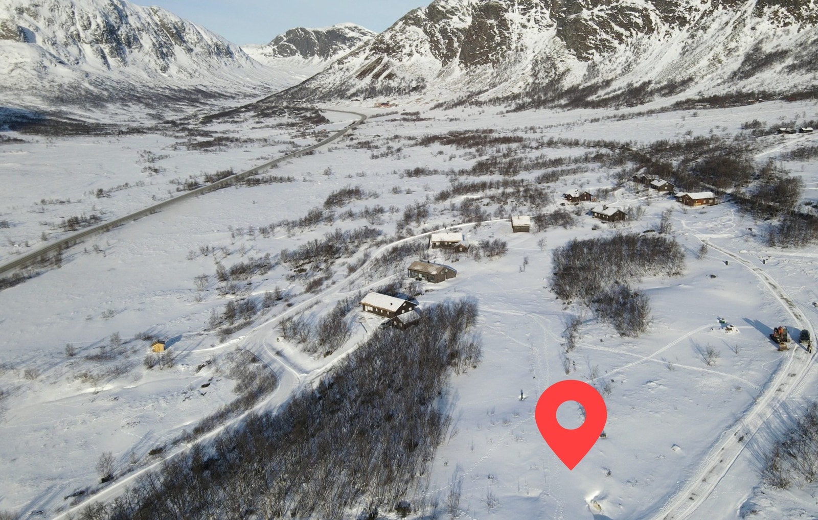 Dronefoto over tomteområdet. Ca plassering av tomt Galleribilde