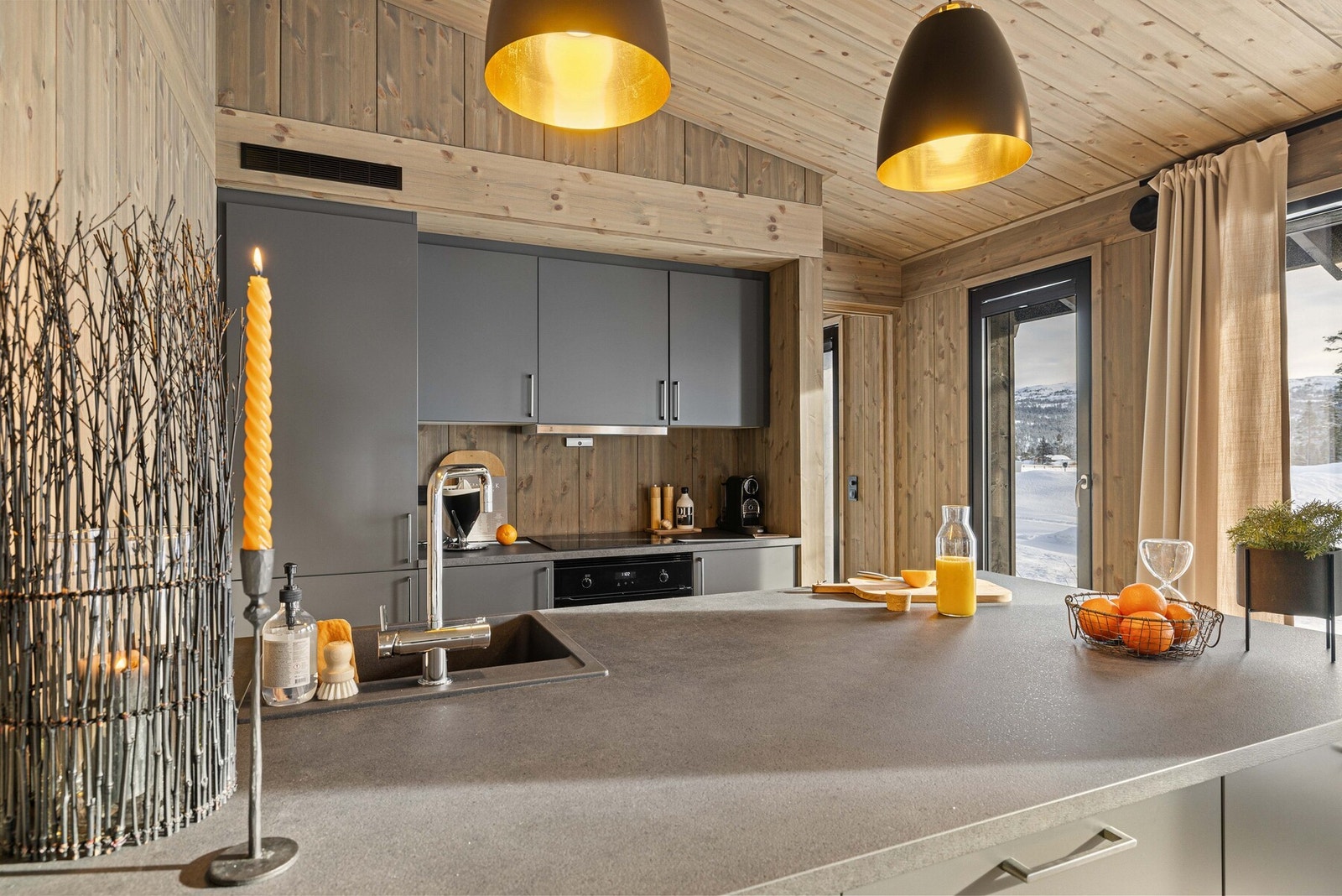 Kjøkkeninnredning fra Strai medfølger som på plantegning. Foto fra en av våre visningshytter Galleribilde