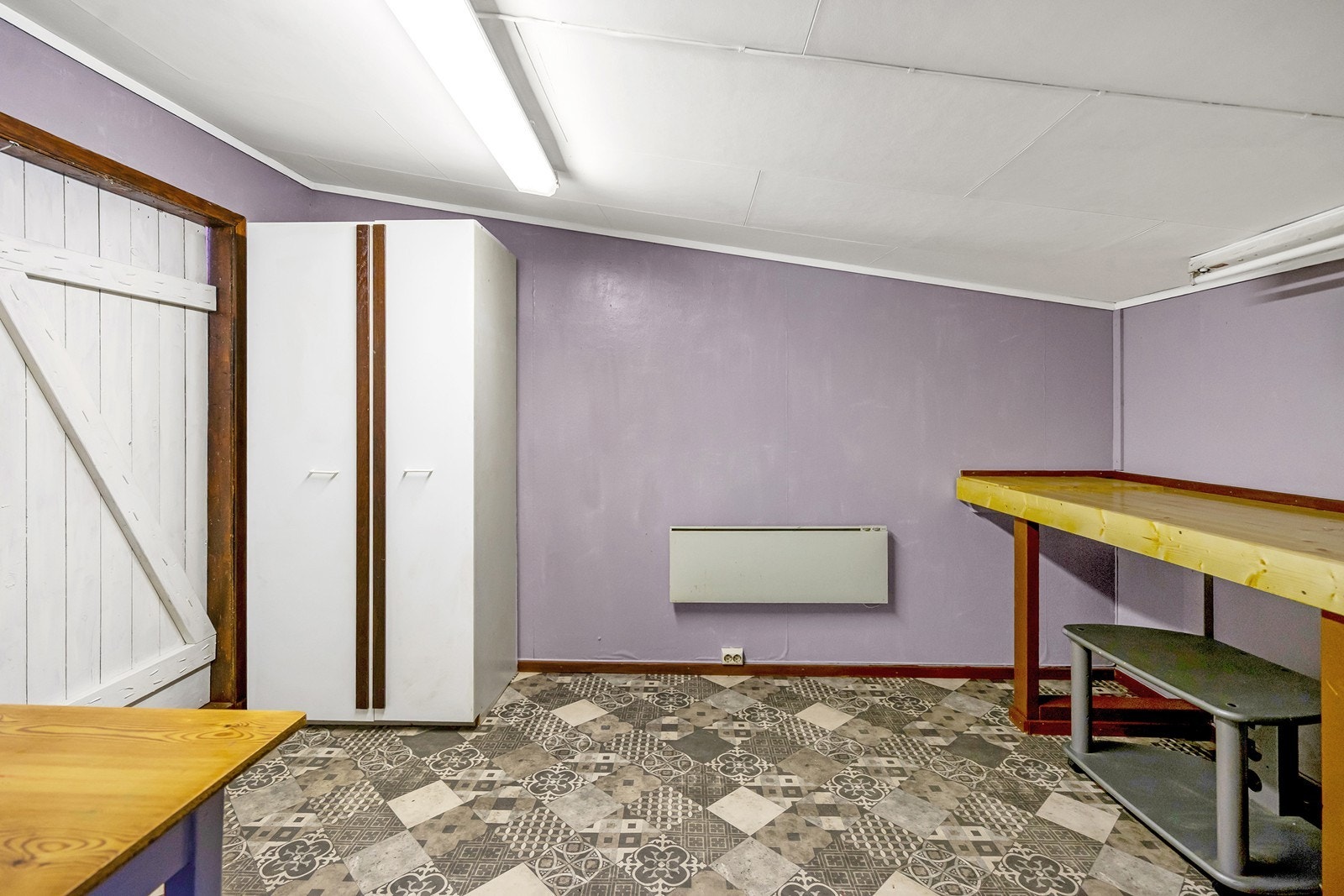 Bod i garasje. Galleribilde